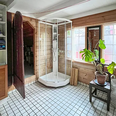2 Bedroom Awesome In Фарсунн